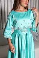 فستان تفته بتطريز يدوي وحزام