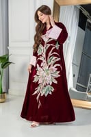 جلابيه مخمل فخمة بكلفة مطرزة بالامام فقط