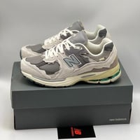 نيو بالانس 2002 آر