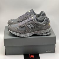 نيو بالانس 2002 آر