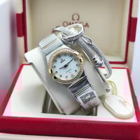 ساعة اوميغا نسائية فضي ذهبي