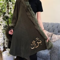 شال نسائي صوف بالاسم حسب الطلب زيتي