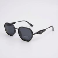 نظارة شمسية برادا Prada لون اسود