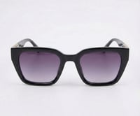 نظارة شمسية ماركة ديور لون اسود غامق