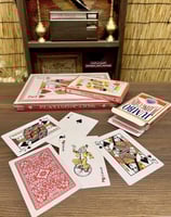 طقم ورق لعب "باصرة" بثلاث أحجام مختلفة، جميعها أكب...