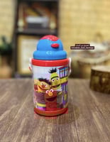 مطارة بشخصيات البرنامج الشهير "افتح يا سمسم"، الشخ...