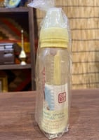 من البنود المميزة؛ رضاعة طفل قديمة جداً؛ مخزنة تخز...