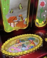 صندوق موسيقى على شكل "تسريحة" بثلاث مرايا ودرجين س...