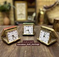 منبّه السفر أو 'ساعة الرحلات' غنية عن التعريف، مخز...