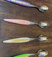 مجموعة مكونة من ٤ ملاعق شاي قديمة وغنية عن التعريف...