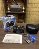 كاميرا قديمة من شركة "ياشيكا" مخزنة بالكرتون مع جر...