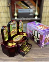 صندوق موسيقى على شكل "تسريحة" بثلاث مرايا ودرجين س...