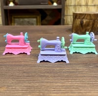 من البنود المميزة والجميلة برايات على شكل مكينة خي...