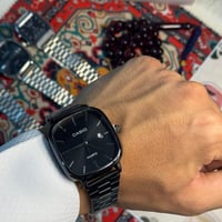 ساعه كاسيو مربع اطار اسود مينا اسود