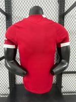 تي شيرت ليفربول الأساسي فئة اللاعبين 2026/25