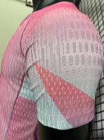 تي شيرت برشلونة إصدار خاص فئة اللاعبين 2026/25