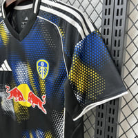 تي شيرت ليدز يونايتد فئة الجماهير 2026/25