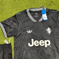 طقم يوفنتوس الأسود 2026