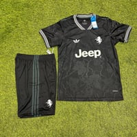 طقم يوفنتوس الأسود 2026