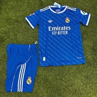 طقم ريال مدريد الأزرق 2026