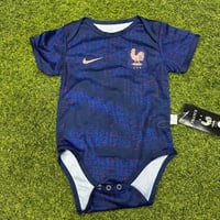 طقم فرنسا مواليد 2026/25