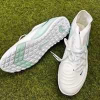 حذاء كورة Nike