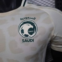 تي شيرت منتخب السعودية الأبيض فئة اللاعبين 2025