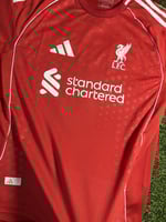 طقم ليفربول الأساسي 2026/25