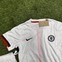 طقم تشلسي الأبيض 2026