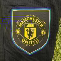 طقم مانشستر يونايتد الأسود 2026