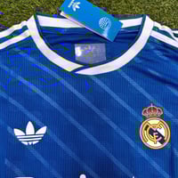 طقم ريال مدريد الأزرق 2026