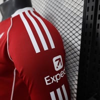 تي شيرت ليفربول الأساسي كم طويل فئة اللاعبين 2026/...