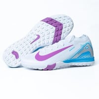 حذاء كورة نايك أبيض في بنفسجي