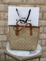 حقيبة كوتش توت باق وسط