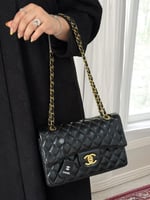 حقيبة شانيل كلاسيكي اسود قفل ذهبي