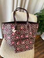 حقيبة كوتش كرز توت باق