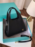 حقيبة كوتش لانا اسود