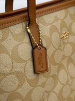 حقيبة كوتش توت باق وسط