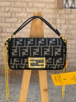 حقيبة فندي الهبه اسود