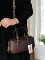 حقيبة ميو ميو حجم وسط بني محروق مستر كوالتي