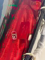 حقيبة ليدي ديور اسود لمعة