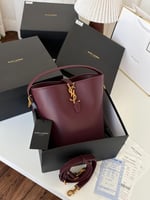 حقيبة سان لوران عنابي بلمعة ومطفي