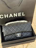 حقيبة شانيل كلاسيكي اسود شعار فضي