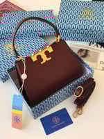 توري بورش عنابي