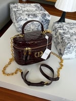 حقيبة ديور مكياج