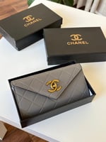 محفظة شانيل الوان