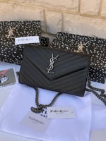 حقيبة سان لوران فضي مستر كوالتي