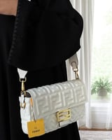 حقيبة فندي ابيضّ