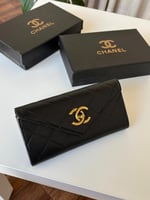 محفظة شانيل الوان