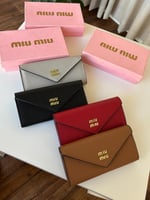 محفظة ميو ميو الوان